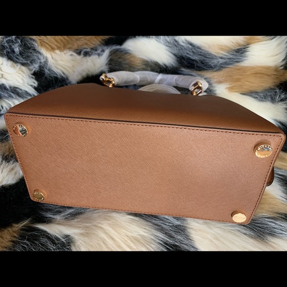 Michael Kors camel brn leather handbag with strap - Picture 6 of 7